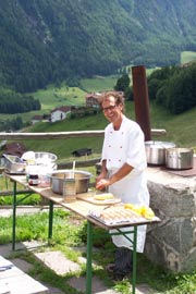 Kochkurs mit Küchenchef Günther auf dem hoteleigenen Bergbauernhof "Eberhof" im Martelltal (Foto: Marikka-Laila Maisel)